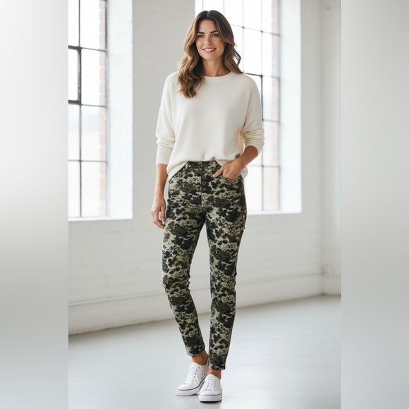 Anthropologie Pants - Pilcro Anthropologie High Rise Skinny Camo Floral Corduroy Pants Size 30